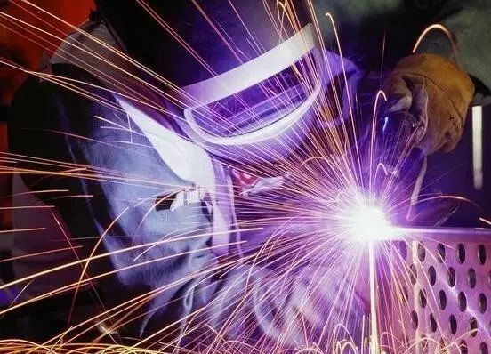 端午节模具厂老板喝醉,老板娘给车间主任发微信.....的图2